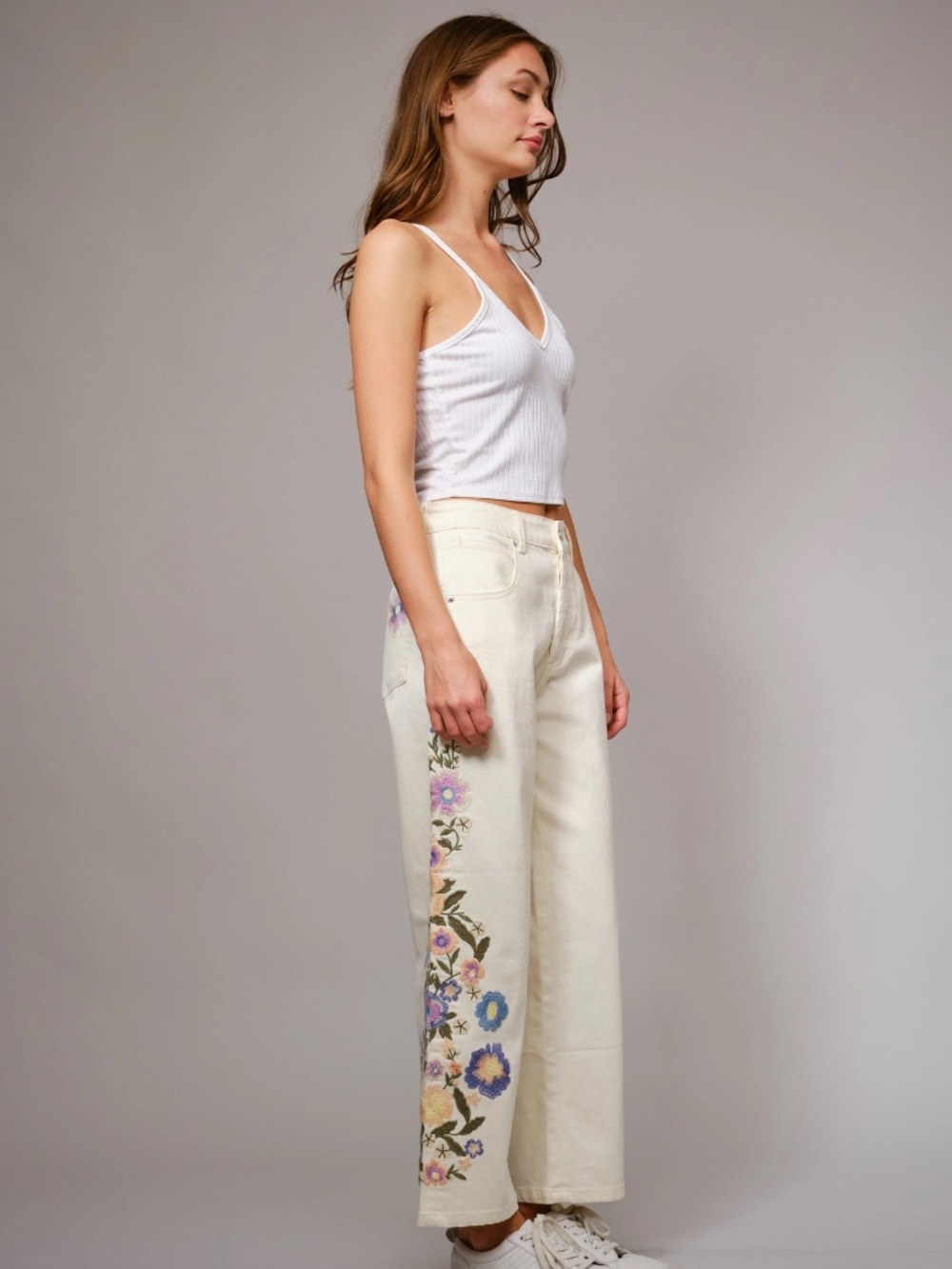 NWT  Mid Rise Relaxed Style Embroidered Cream Jean